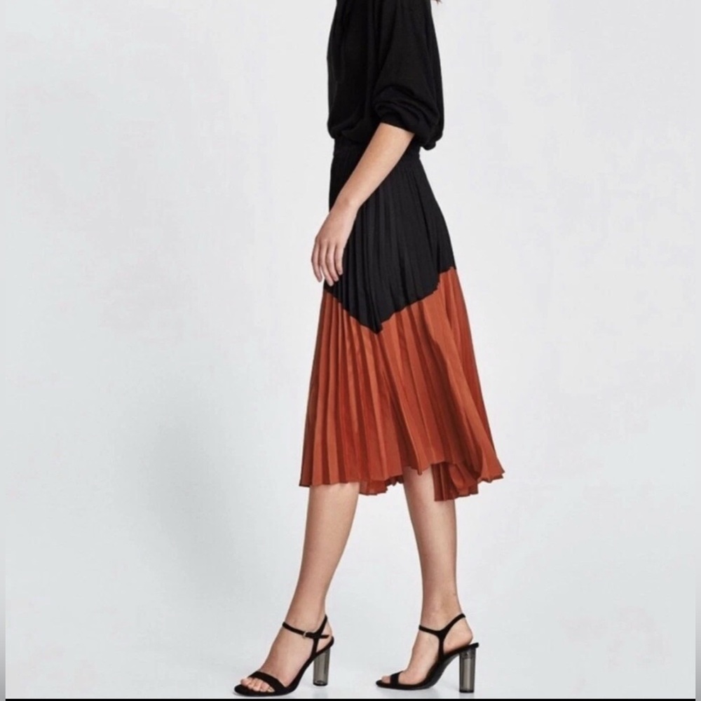SOLD-NWT ZARA ORANGE BLACK COLOR-BLOCK PLEATED MIDI SKIRT